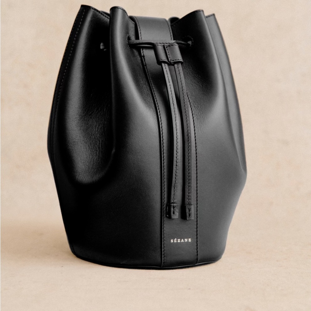SEZANE MARCEL BUCKET BAG IN SMOOTH BLACK - Picture 7 of 12